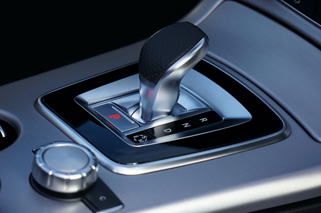 Automatic gear selector in the dual control learner car